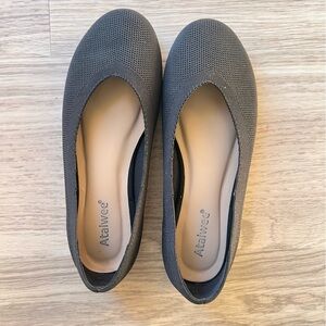 Knitted Black Women flats Sz 6.5